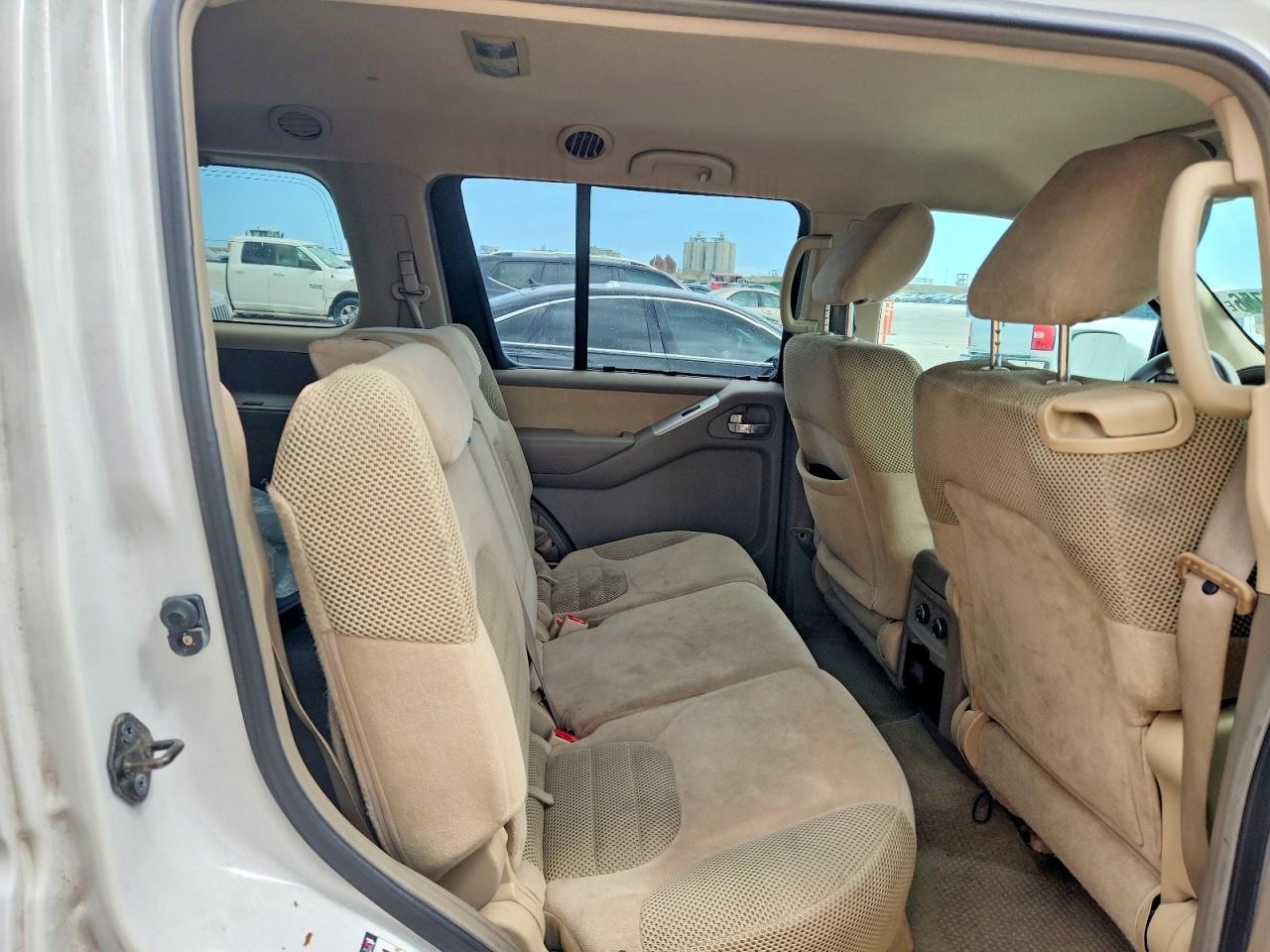 2011 NISSAN PATHFINDER S photo 31