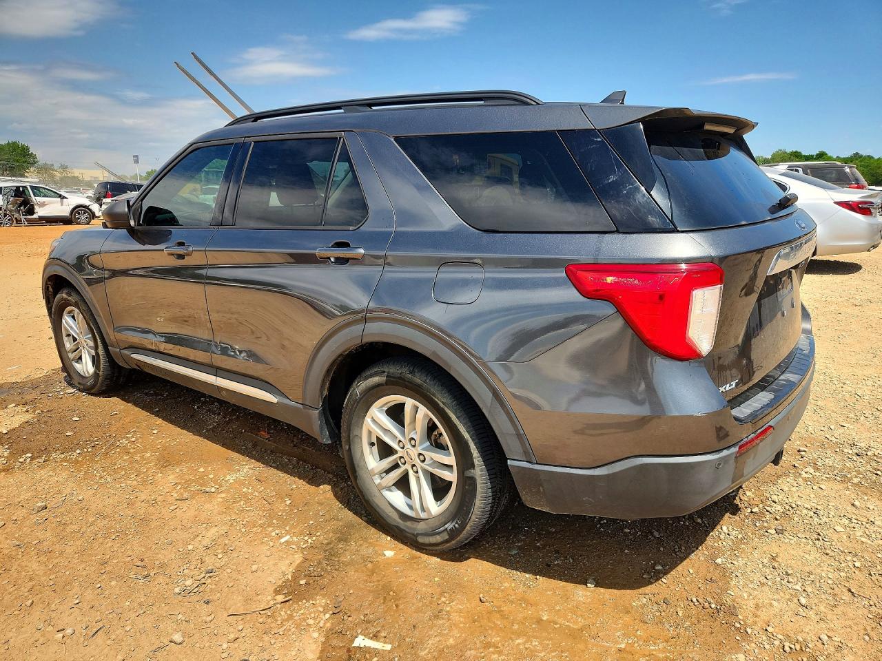 2020 FORD EXPLORER XLT photo 3
