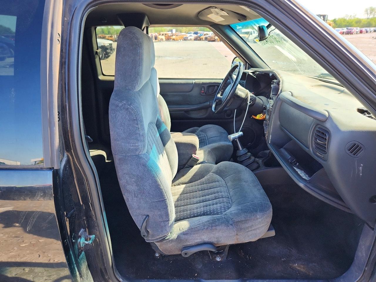 2001 CHEVROLET S TRUCK S10 photo 10