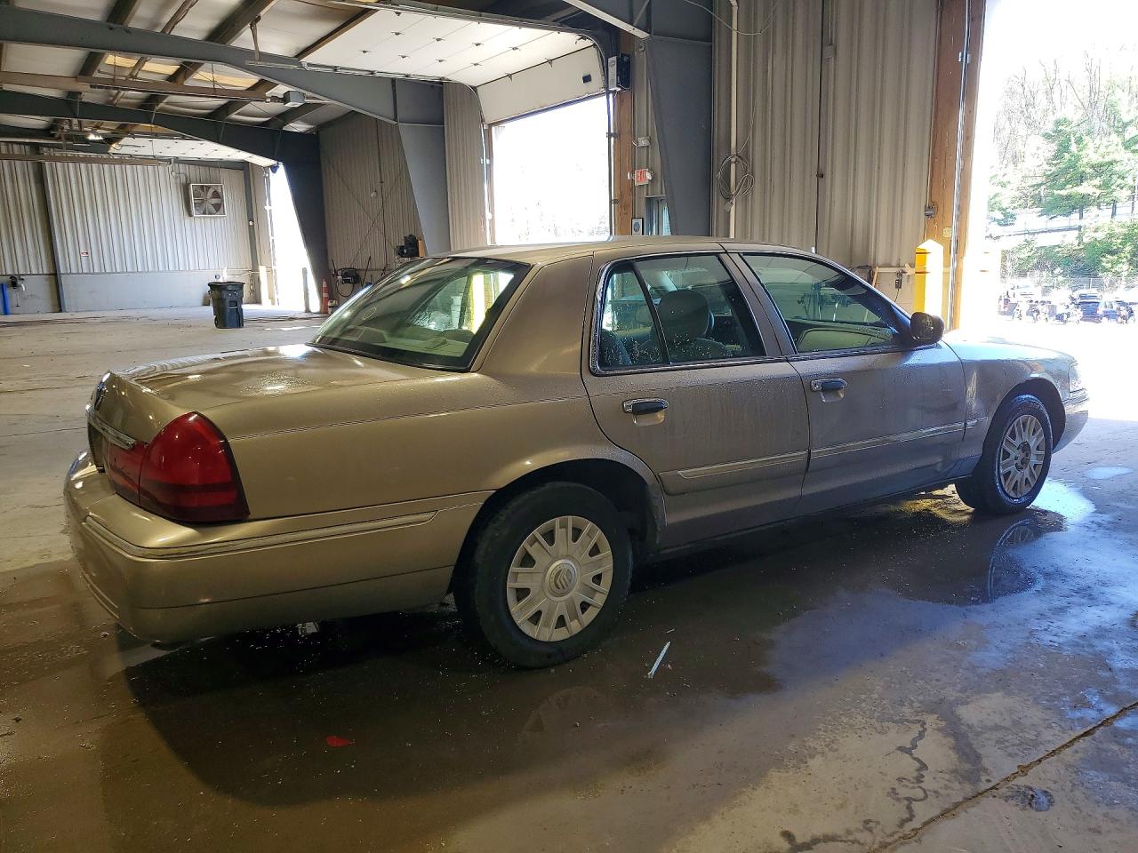 2004 MERCURY GRAND MARQUIS GS photo 5