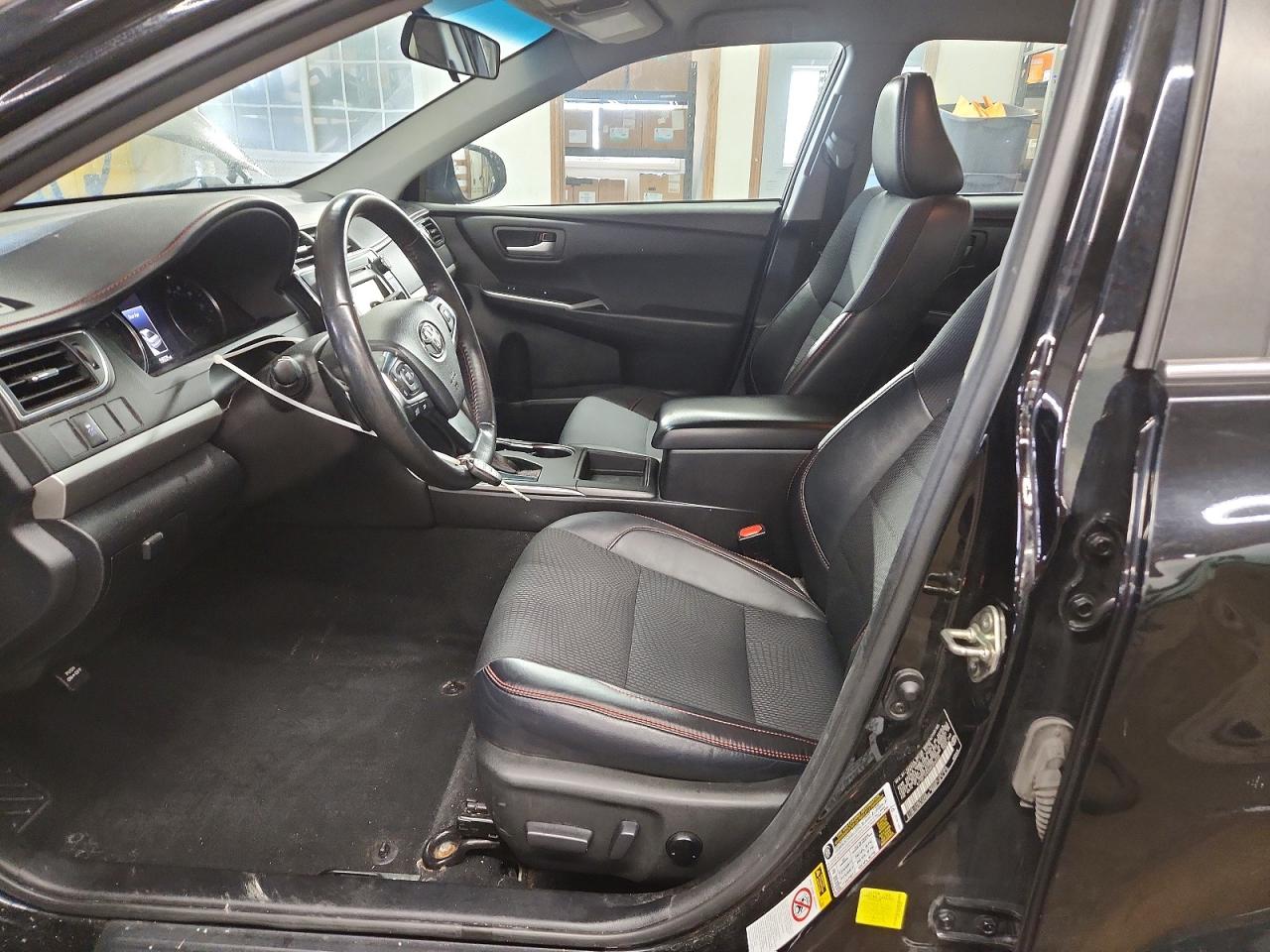 2017 TOYOTA CAMRY SE photo 13
