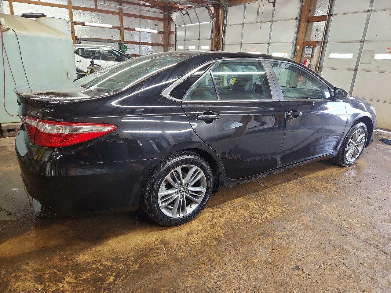 2017 TOYOTA CAMRY SE photo 5