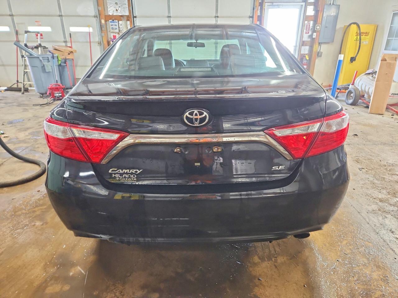2017 TOYOTA CAMRY SE photo 11