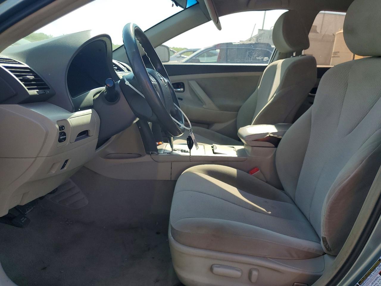 2011 TOYOTA CAMRY LE photo 13