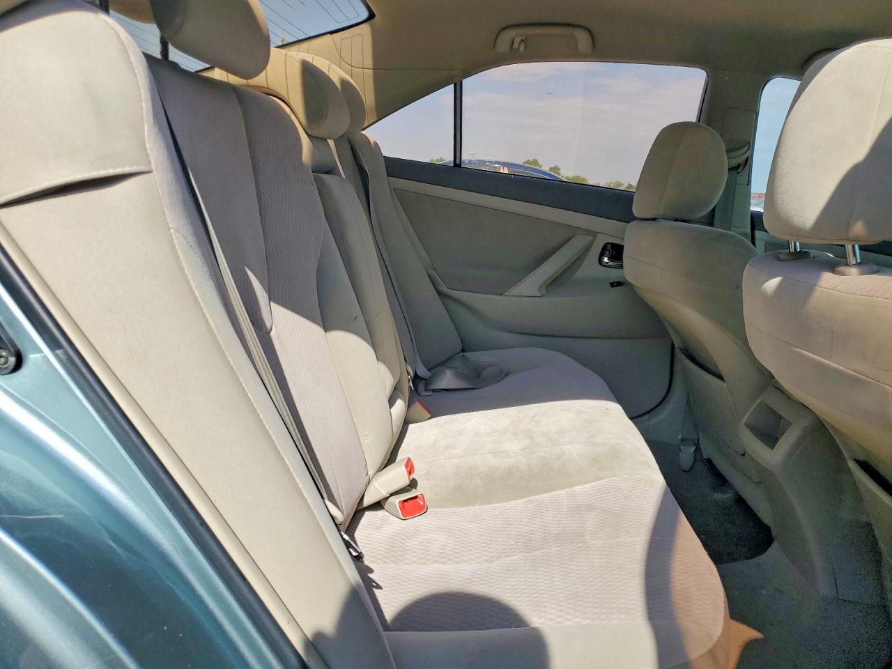 2011 TOYOTA CAMRY LE photo 19