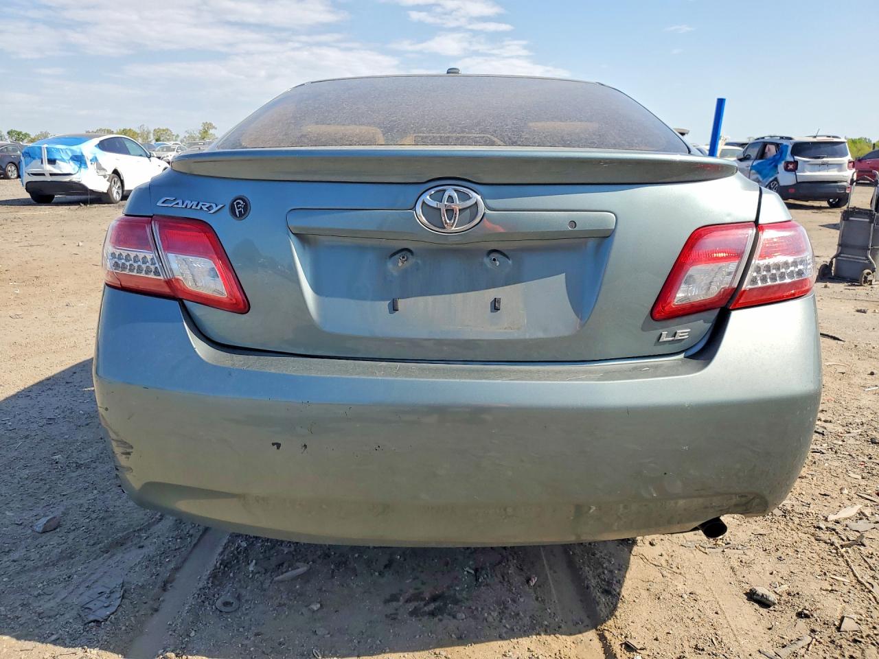 2011 TOYOTA CAMRY LE photo 11