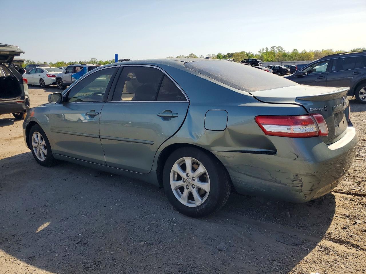 2011 TOYOTA CAMRY LE photo 3