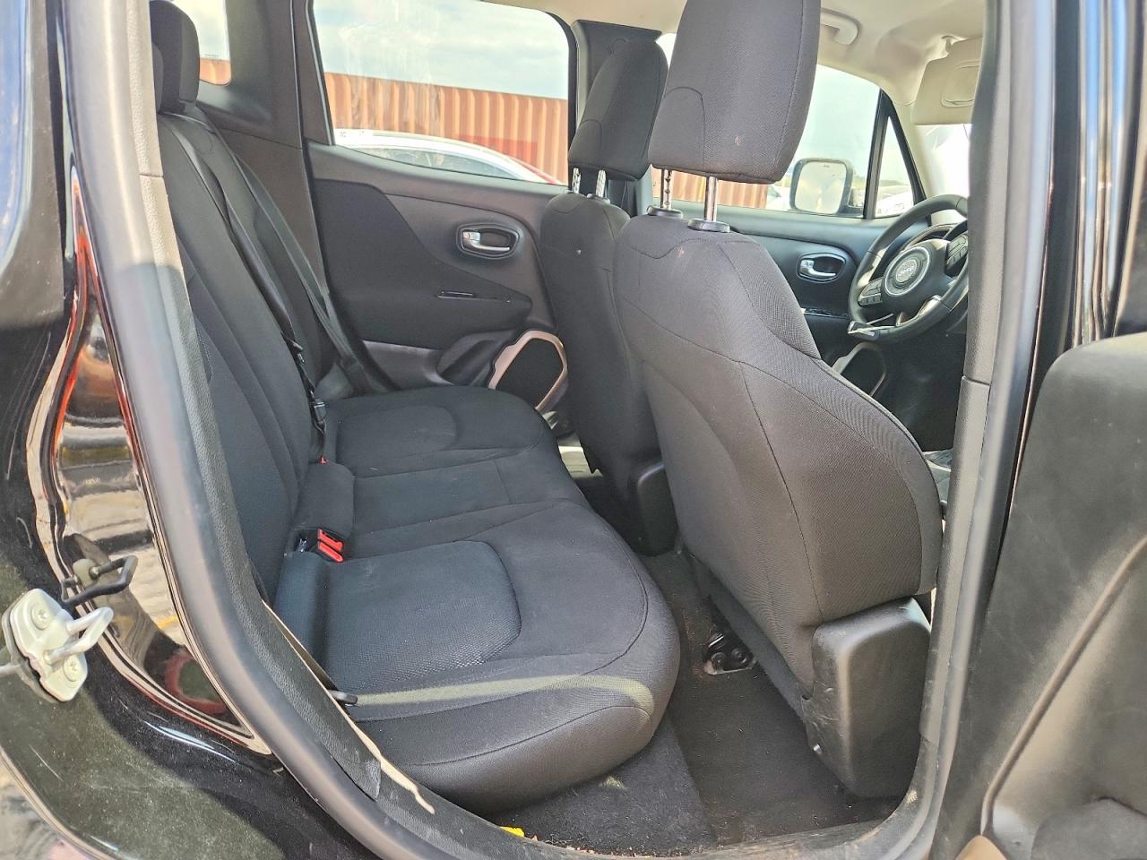 2017 JEEP RENEGADE SPORT photo 31