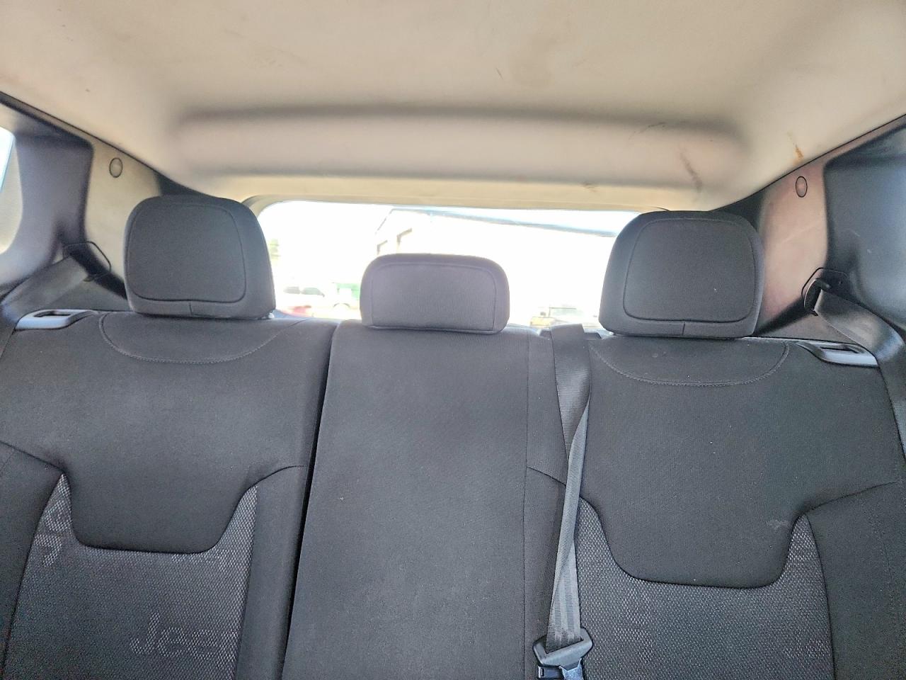 2017 JEEP RENEGADE SPORT photo 28
