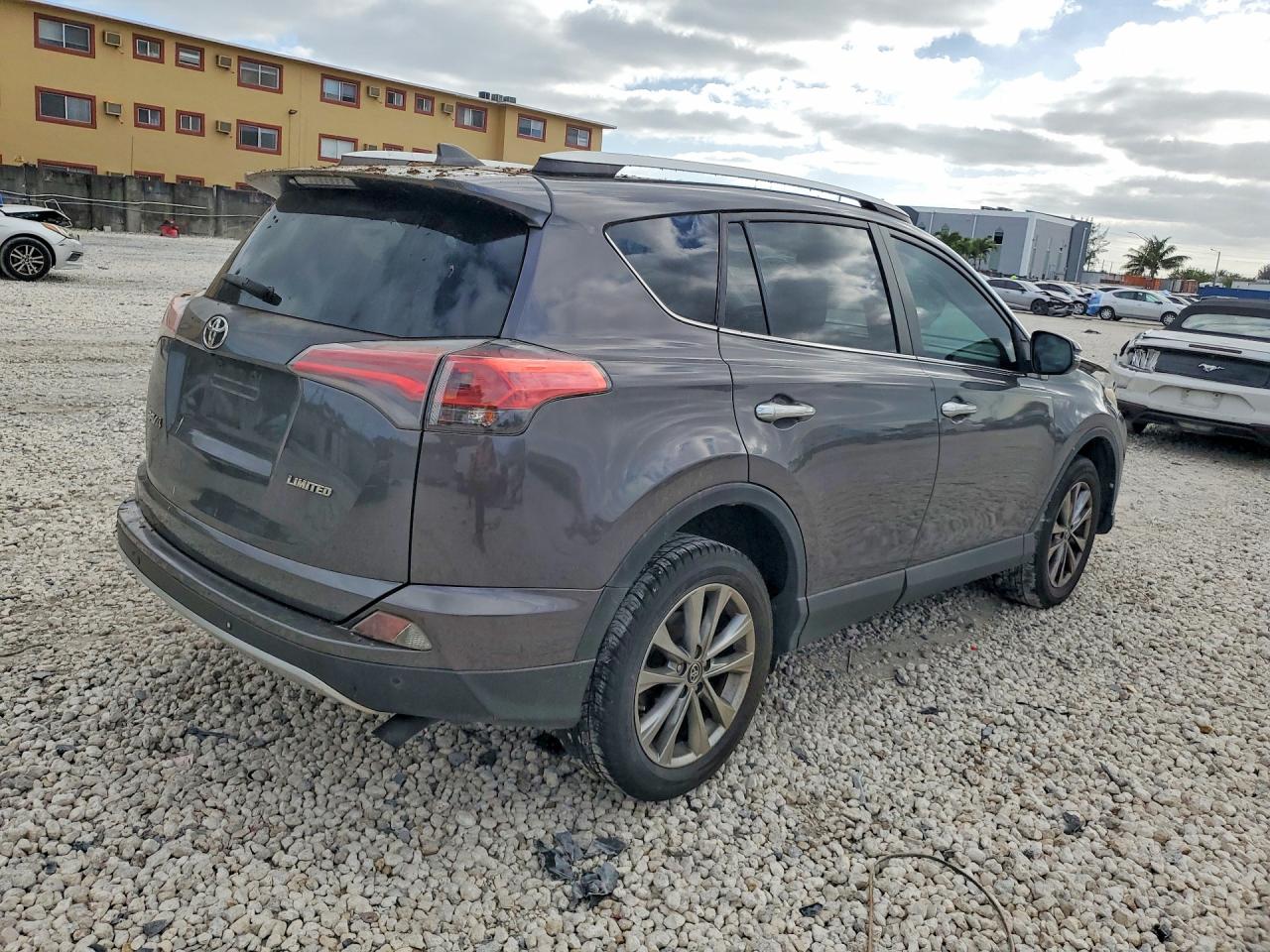 2016 TOYOTA RAV4 LIMITED photo 3