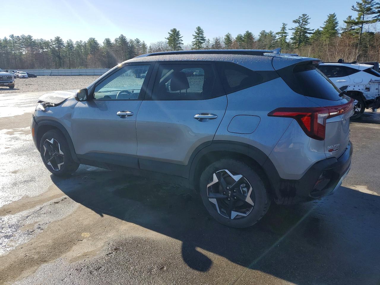 2025 KIA SELTOS S photo 3