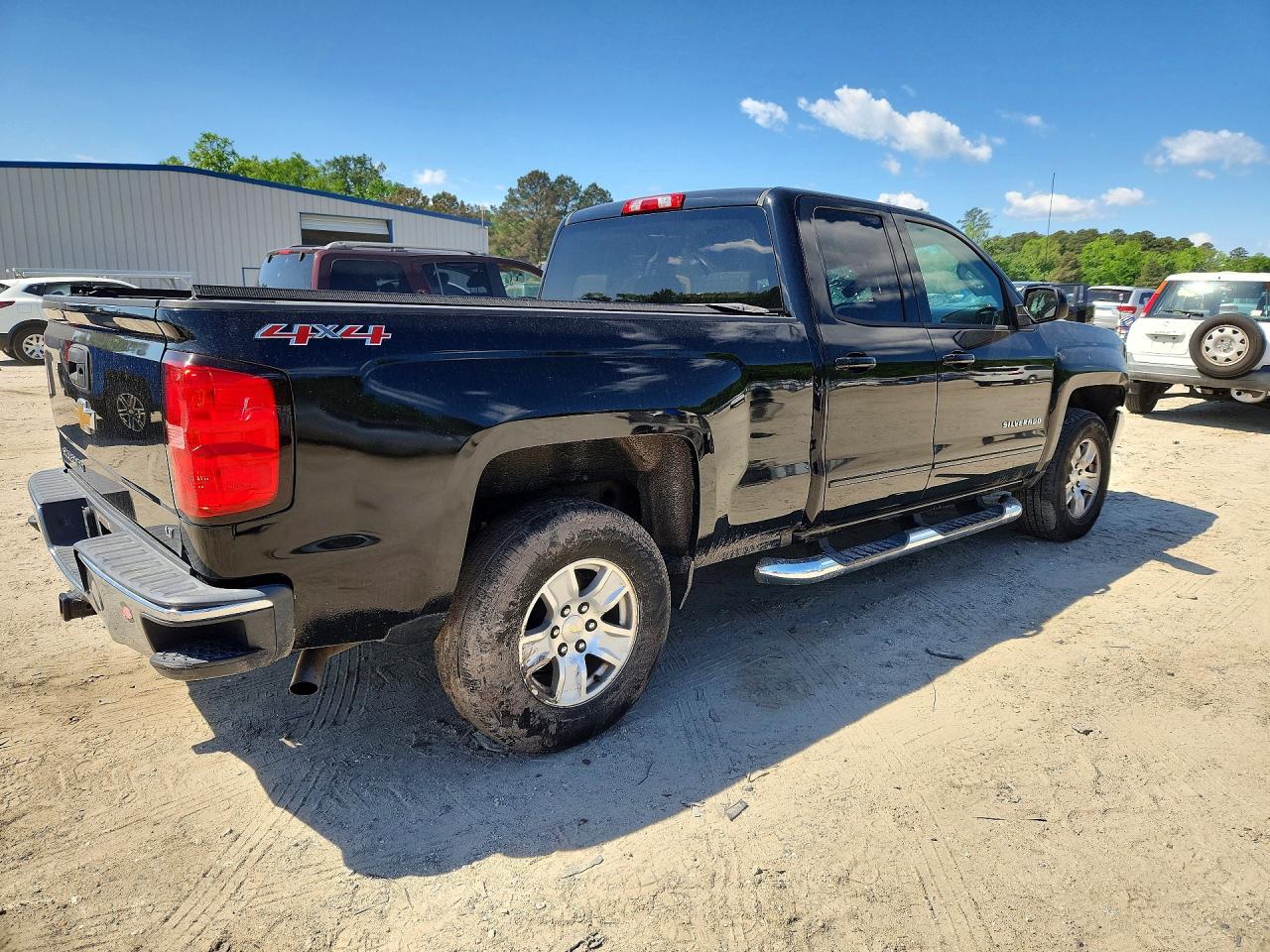 2017 CHEVROLET SILVERADO K1500 LT photo 7