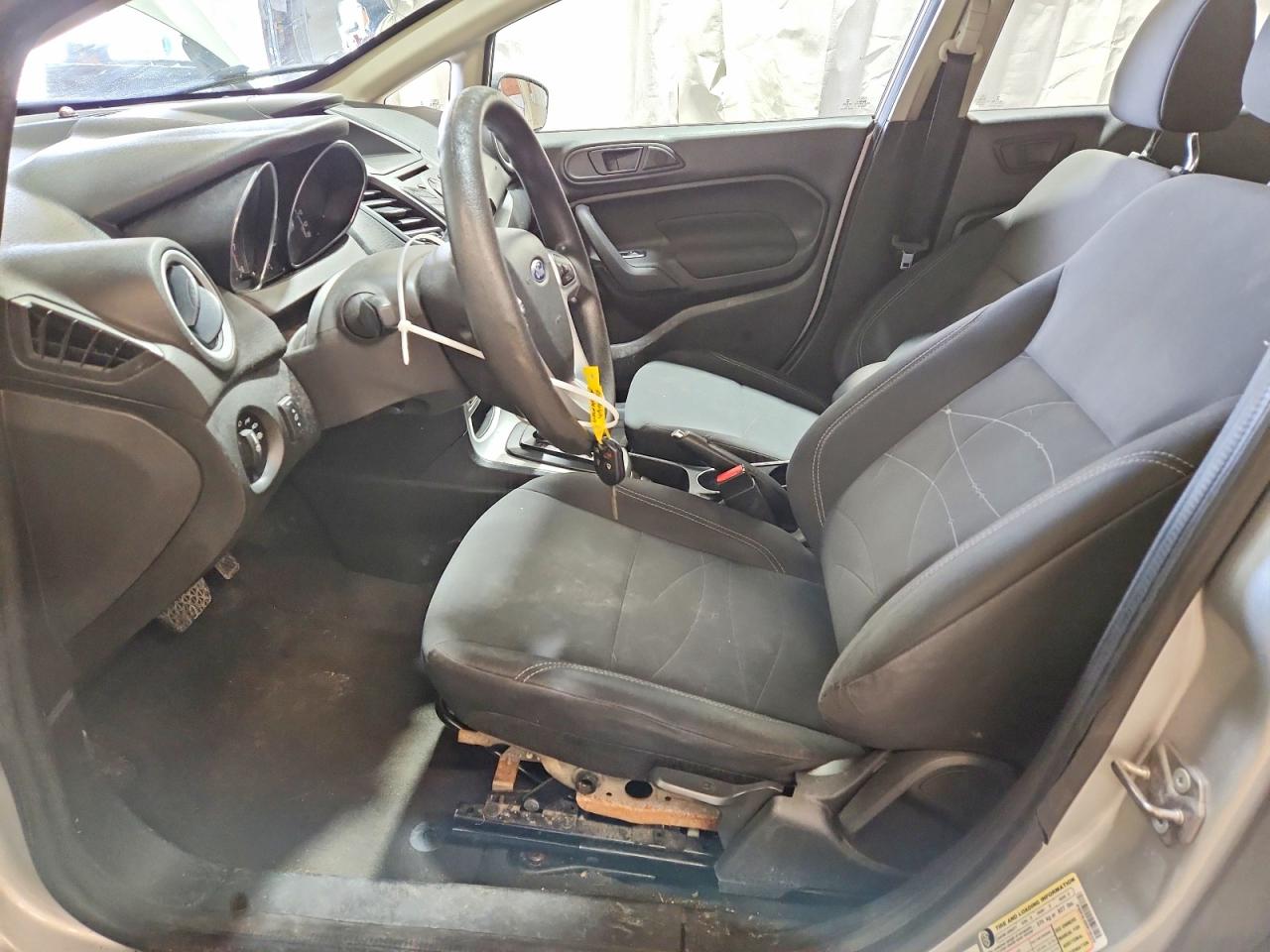 2019 FORD FIESTA SE photo 19
