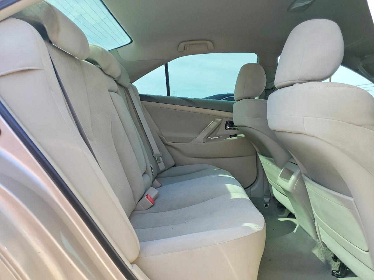 2009 TOYOTA CAMRY LE photo 28