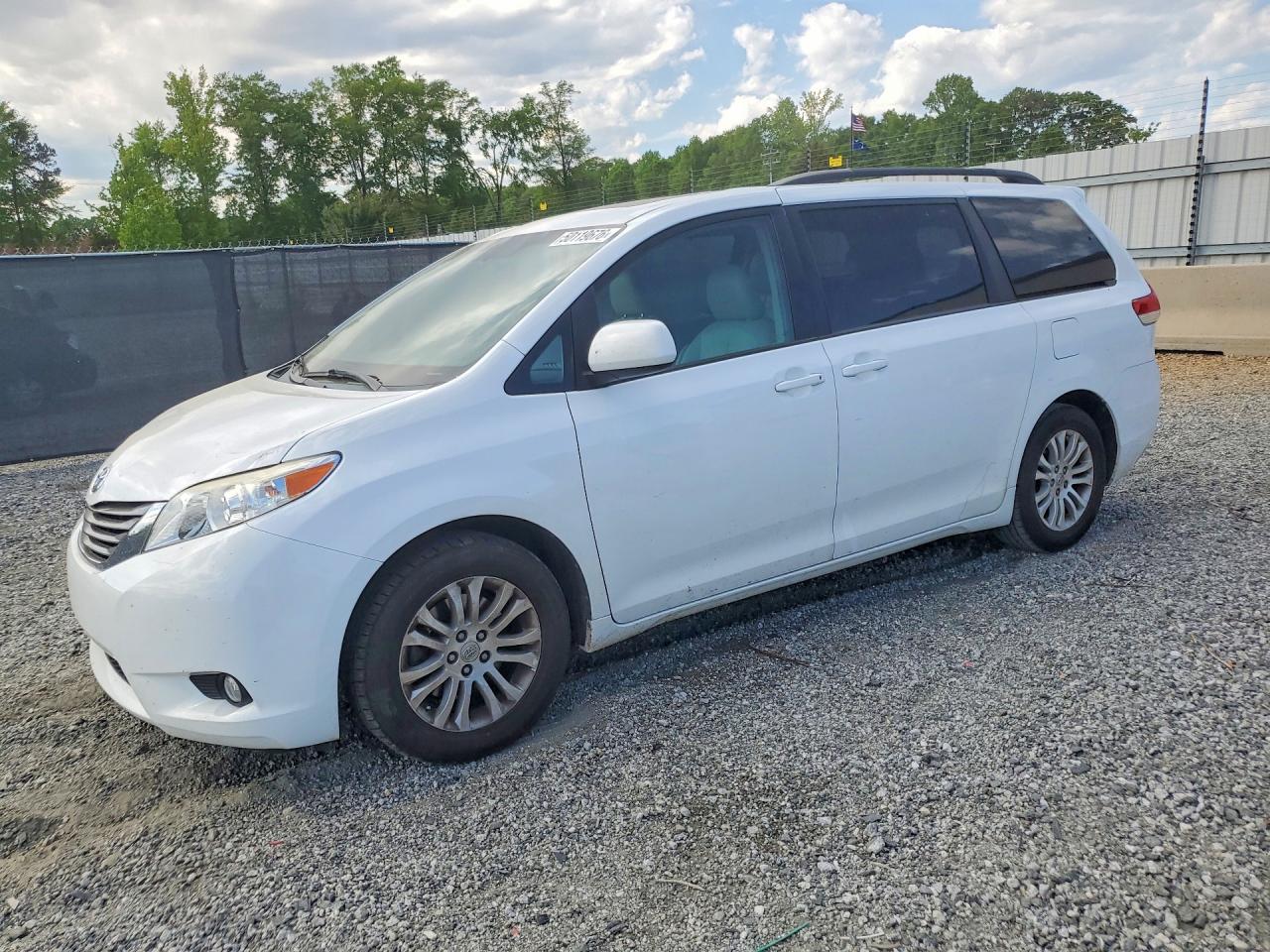2013 TOYOTA SIENNA