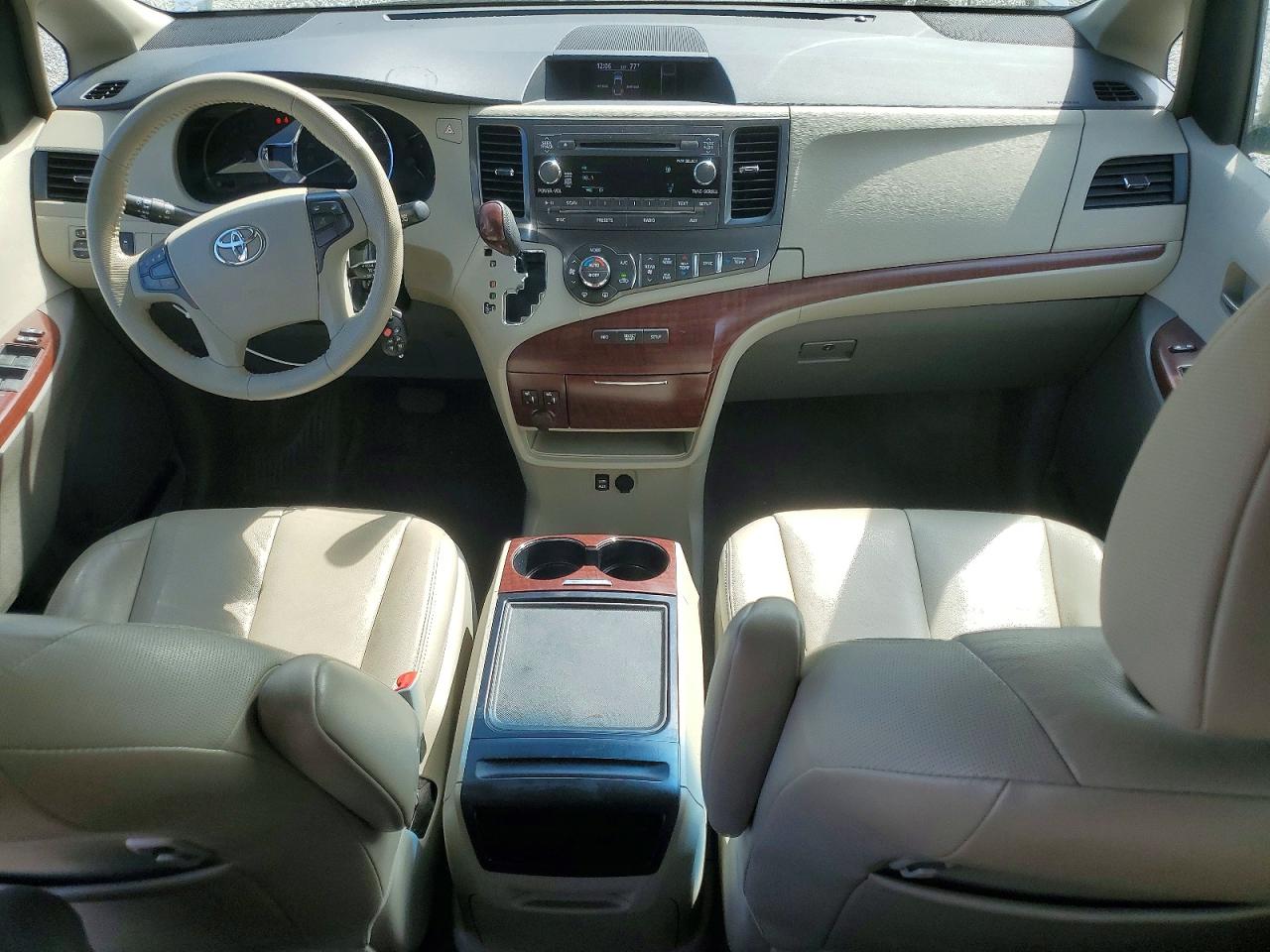 2013 TOYOTA SIENNA XLE 8-PASSENGER photo 22