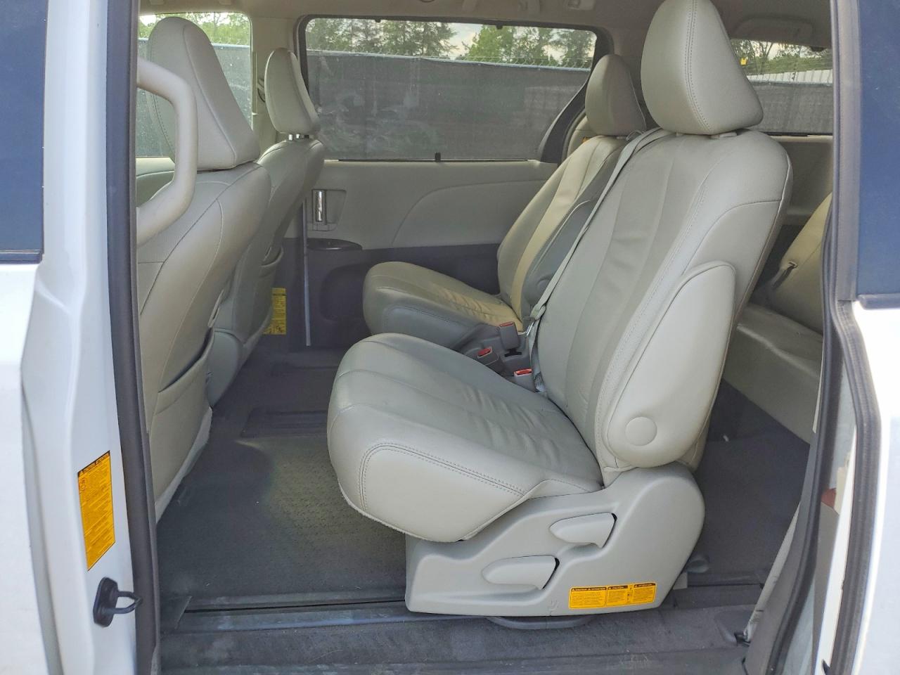 2013 TOYOTA SIENNA XLE 8-PASSENGER photo 31