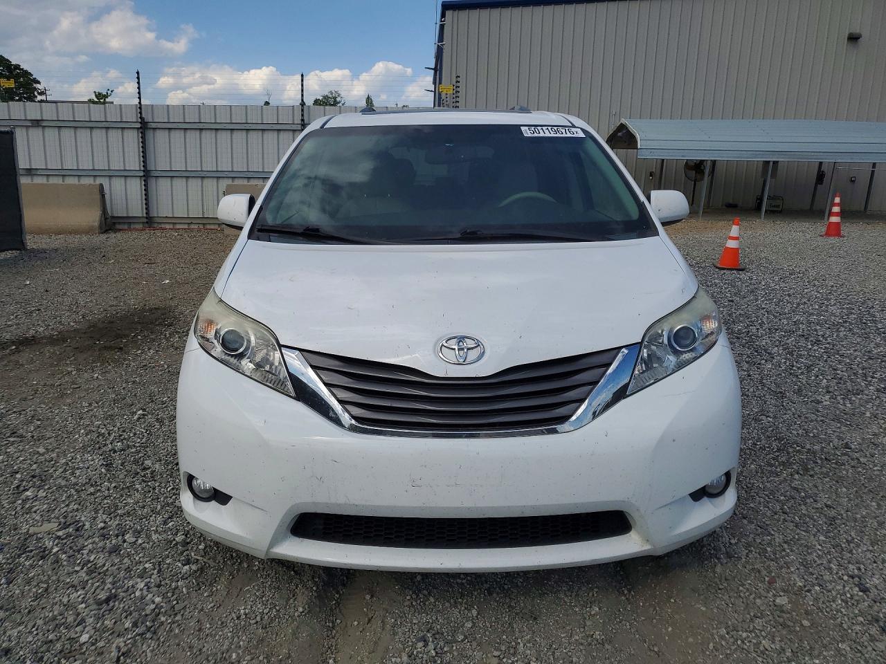 2013 TOYOTA SIENNA XLE 8-PASSENGER photo 13