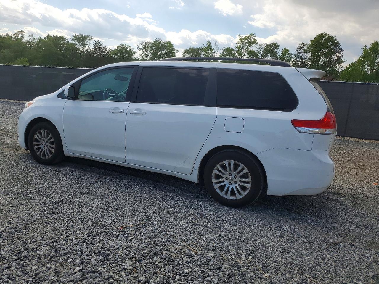 2013 TOYOTA SIENNA XLE 8-PASSENGER photo 4