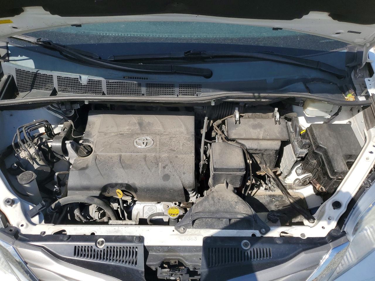 2013 TOYOTA SIENNA XLE 8-PASSENGER photo 34
