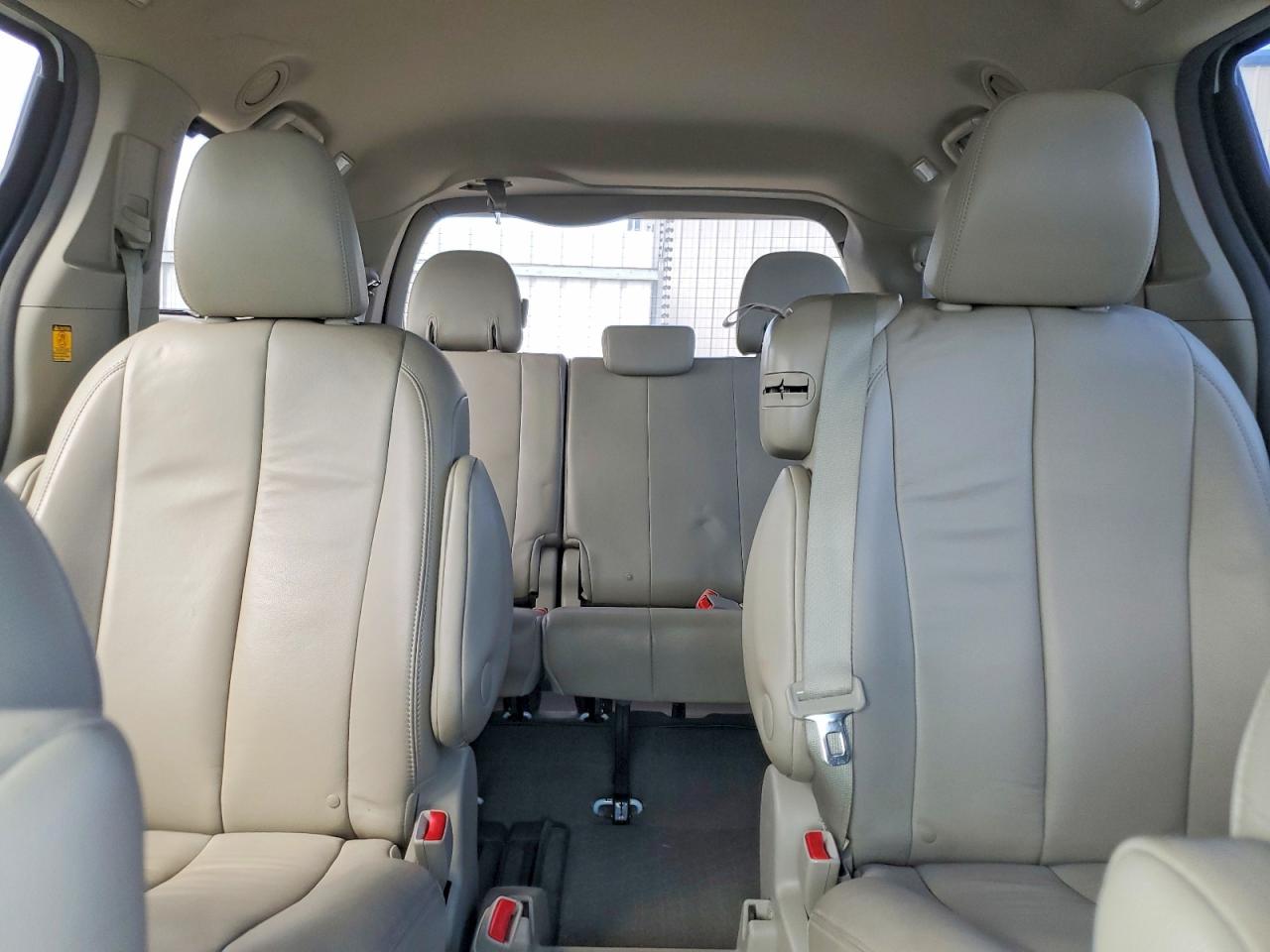 2013 TOYOTA SIENNA XLE 8-PASSENGER photo 28
