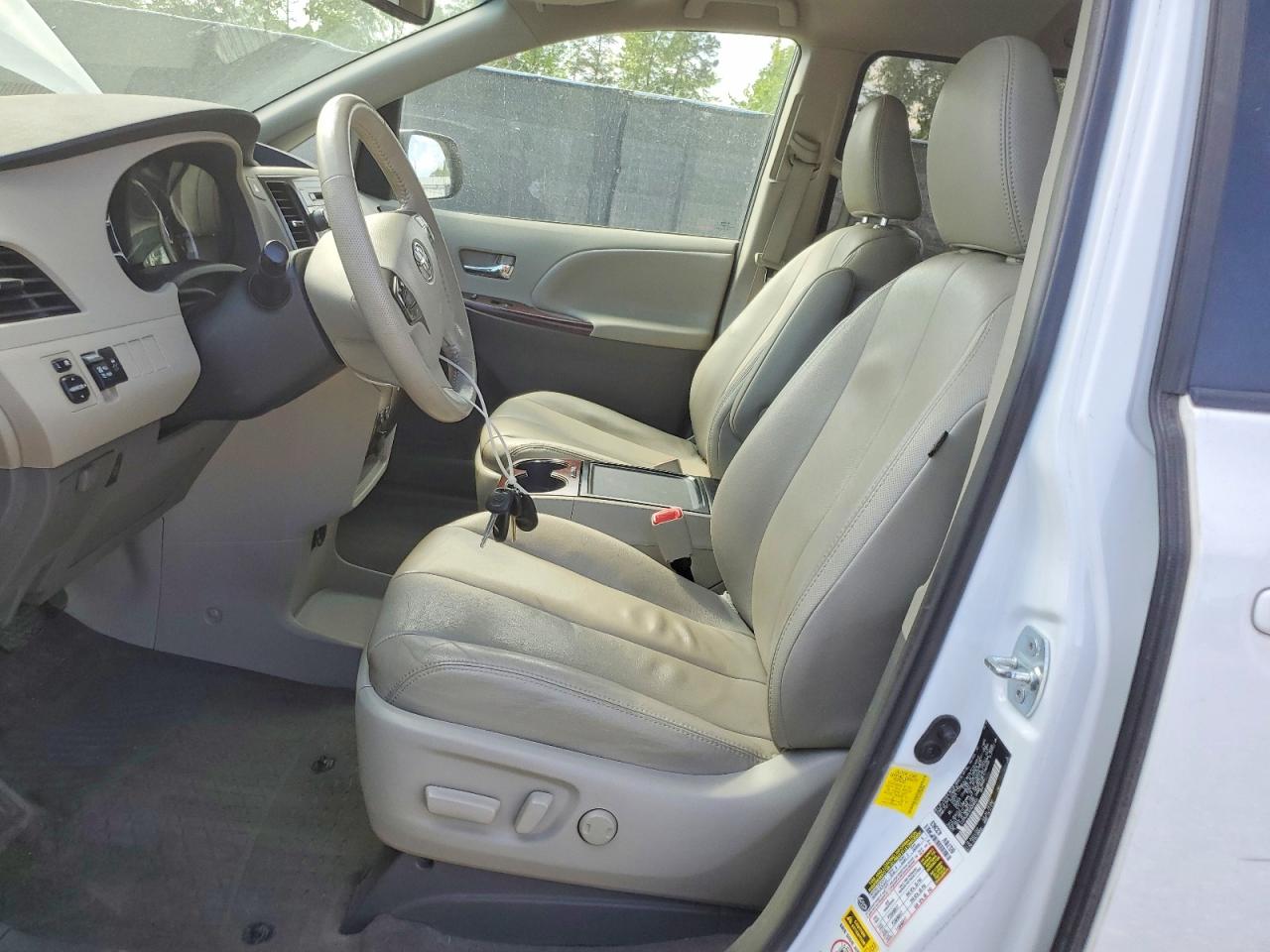 2013 TOYOTA SIENNA XLE 8-PASSENGER photo 19