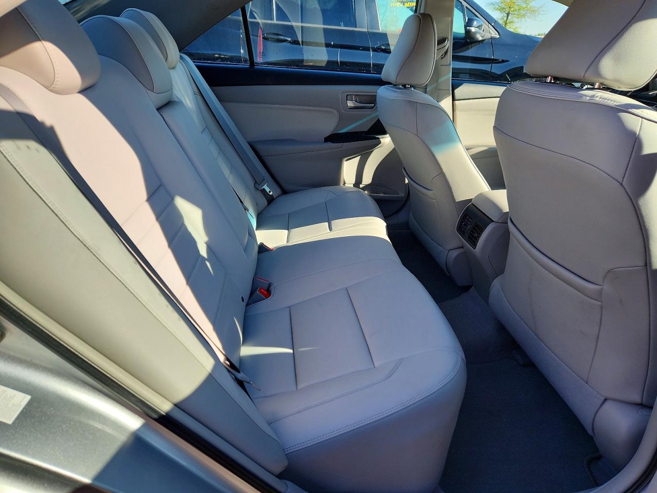 2015 TOYOTA CAMRY XLE photo 10