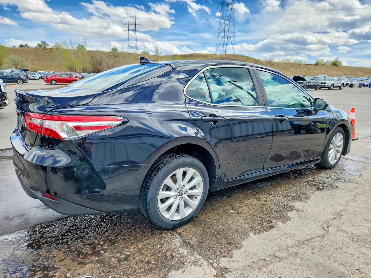 2020 TOYOTA CAMRY LE photo 5