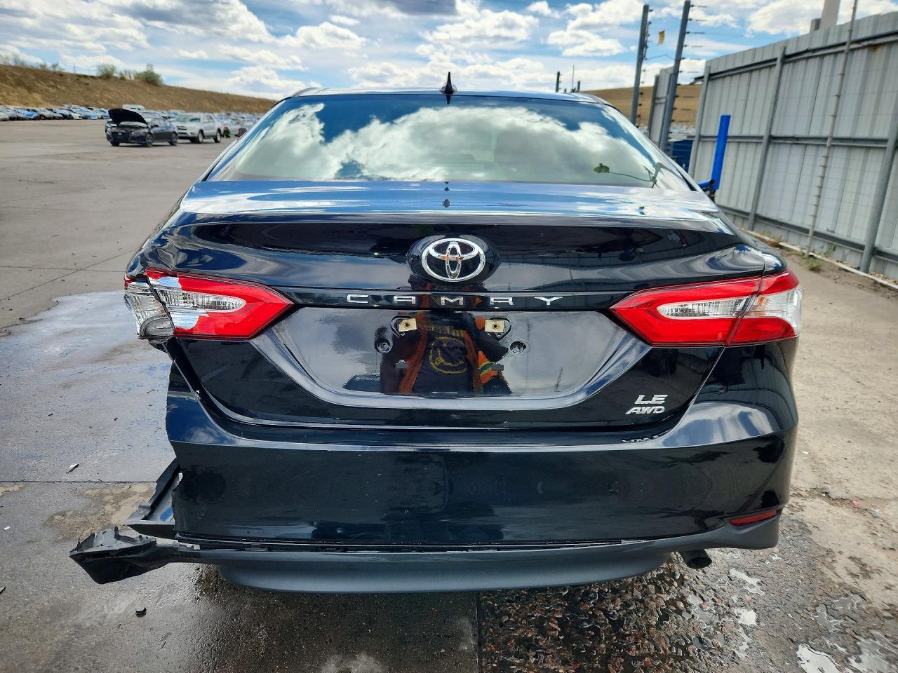 2020 TOYOTA CAMRY LE photo 11