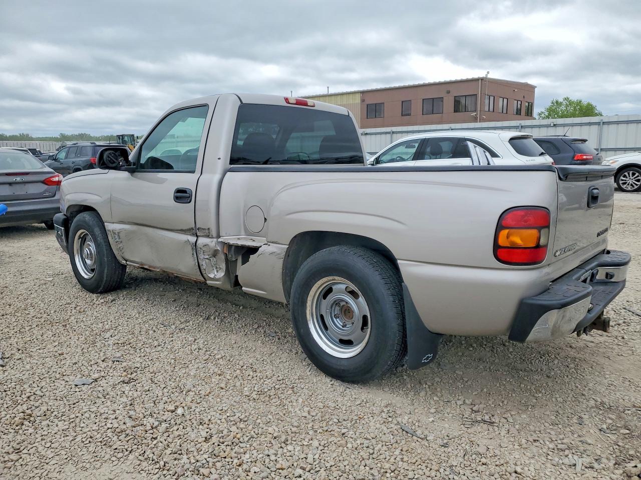 2004 CHEVROLET SILVERADO C1500 photo 4