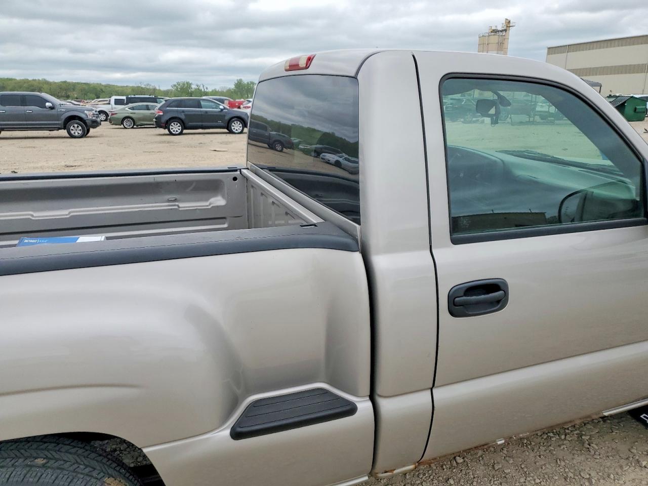 2004 CHEVROLET SILVERADO C1500 photo 28