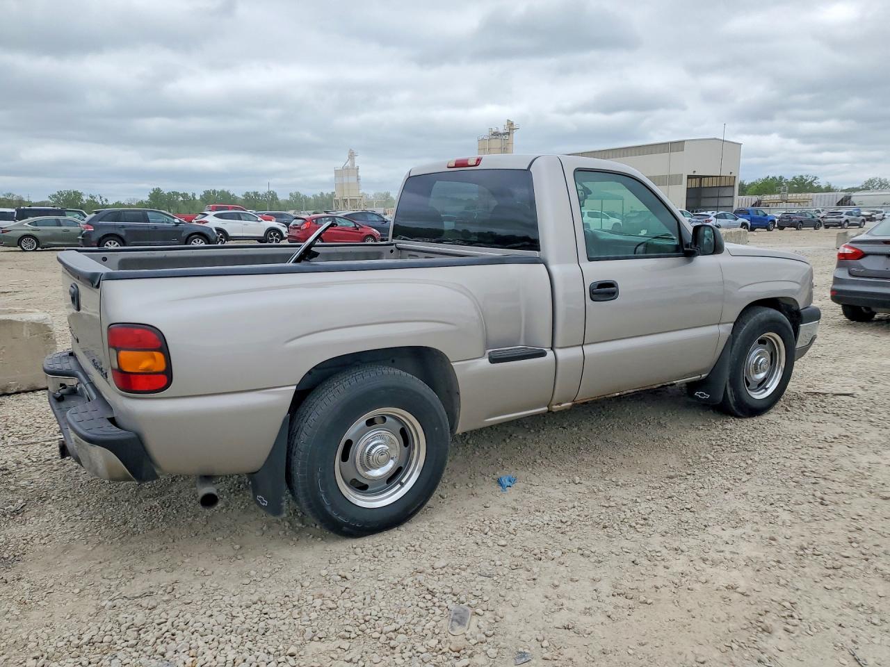 2004 CHEVROLET SILVERADO C1500 photo 7