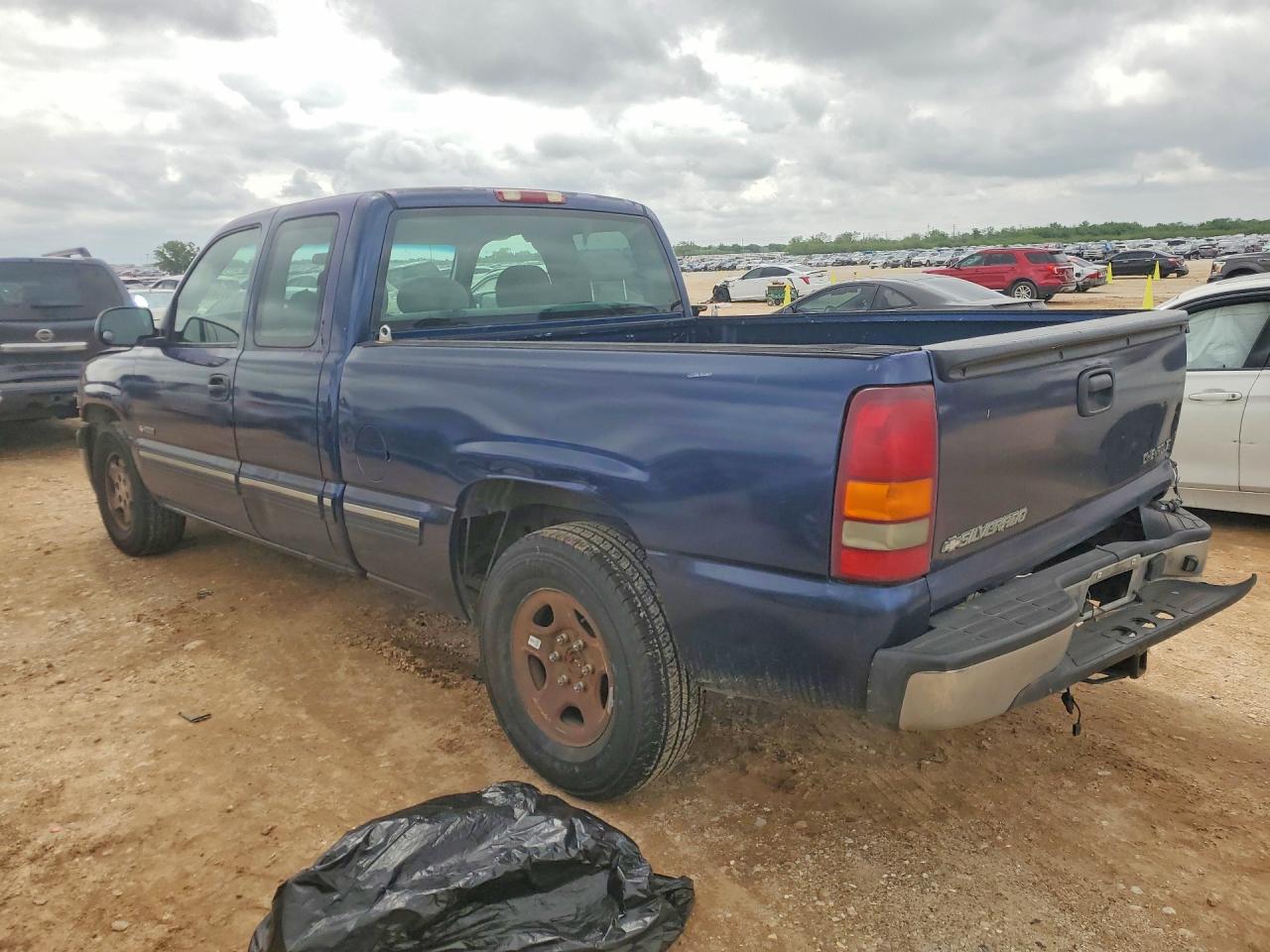 2002 CHEVROLET SILVERADO C1500 photo 3