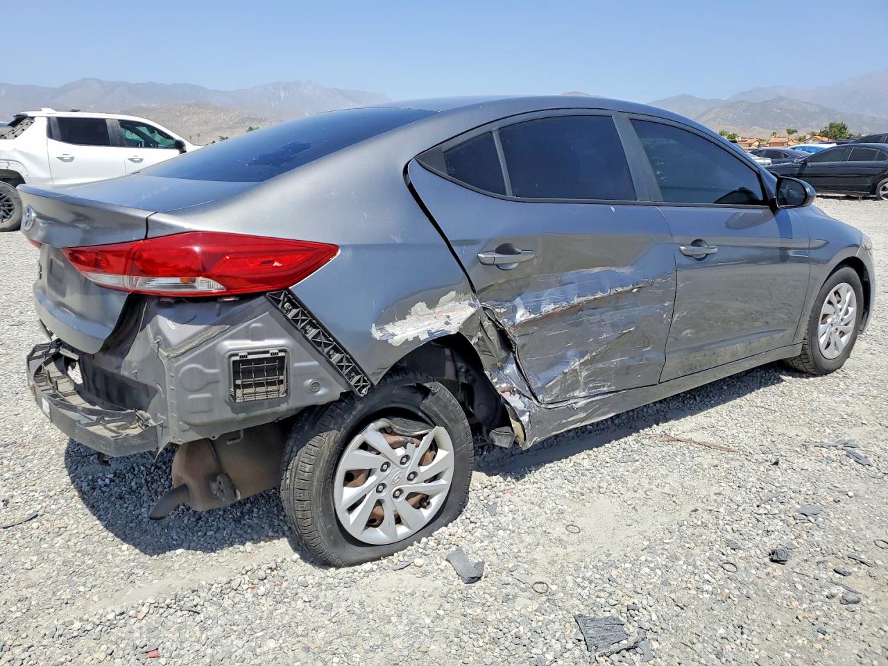 2018 HYUNDAI ELANTRA SE photo 5