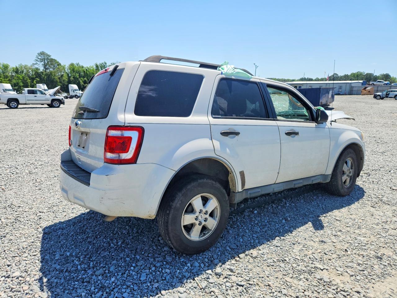 2011 FORD ESCAPE XLT photo 5