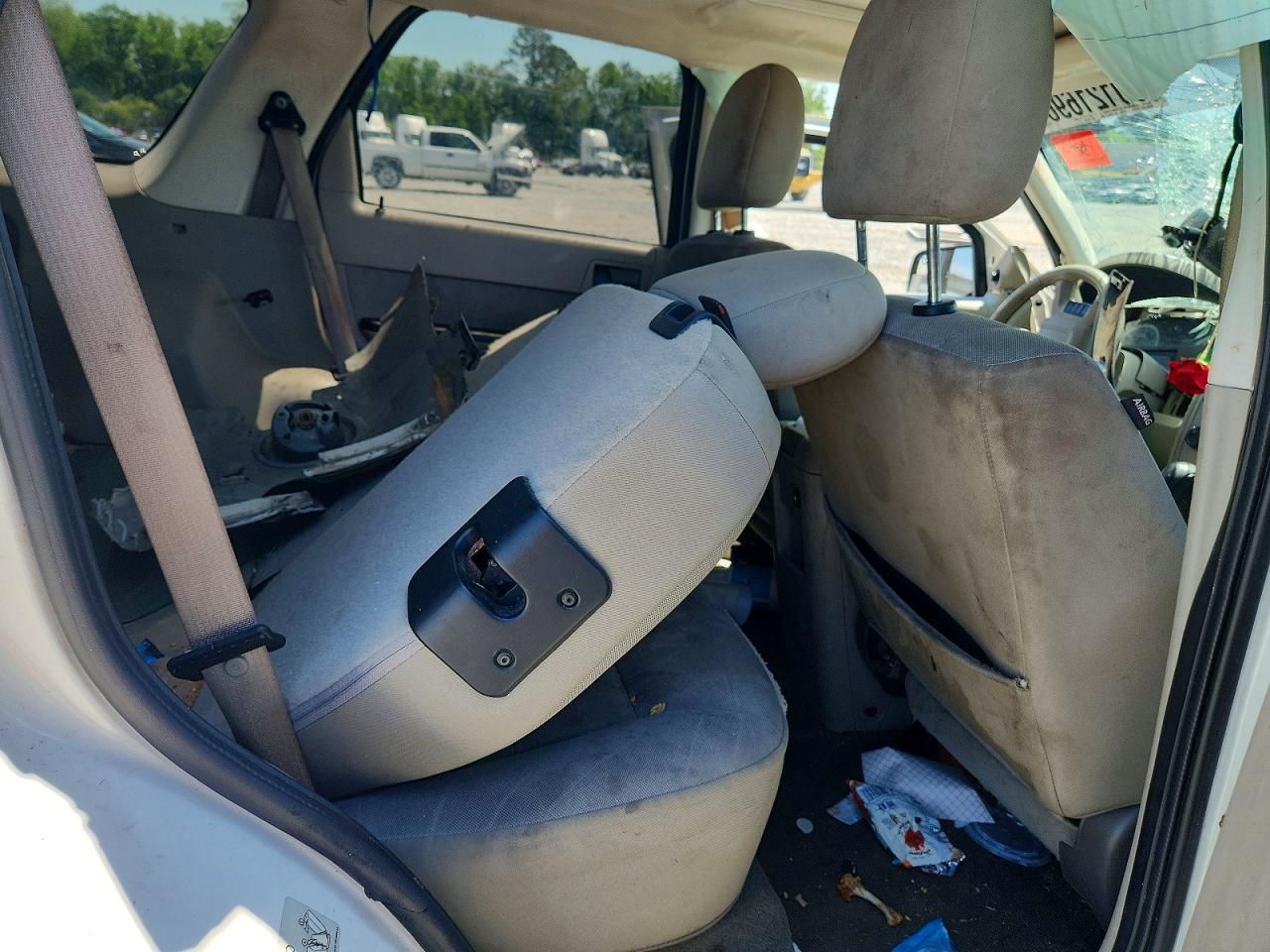 2011 FORD ESCAPE XLT photo 21