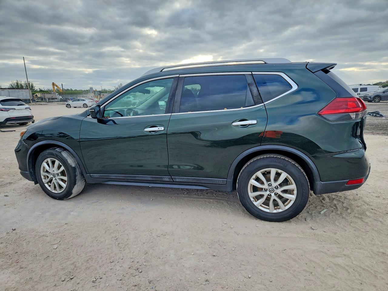 2018 NISSAN ROGUE SV photo 3