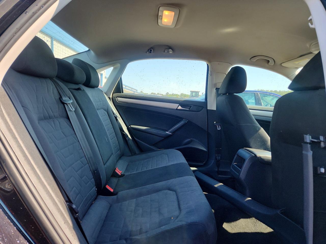 2021 VOLKSWAGEN PASSAT S photo 28