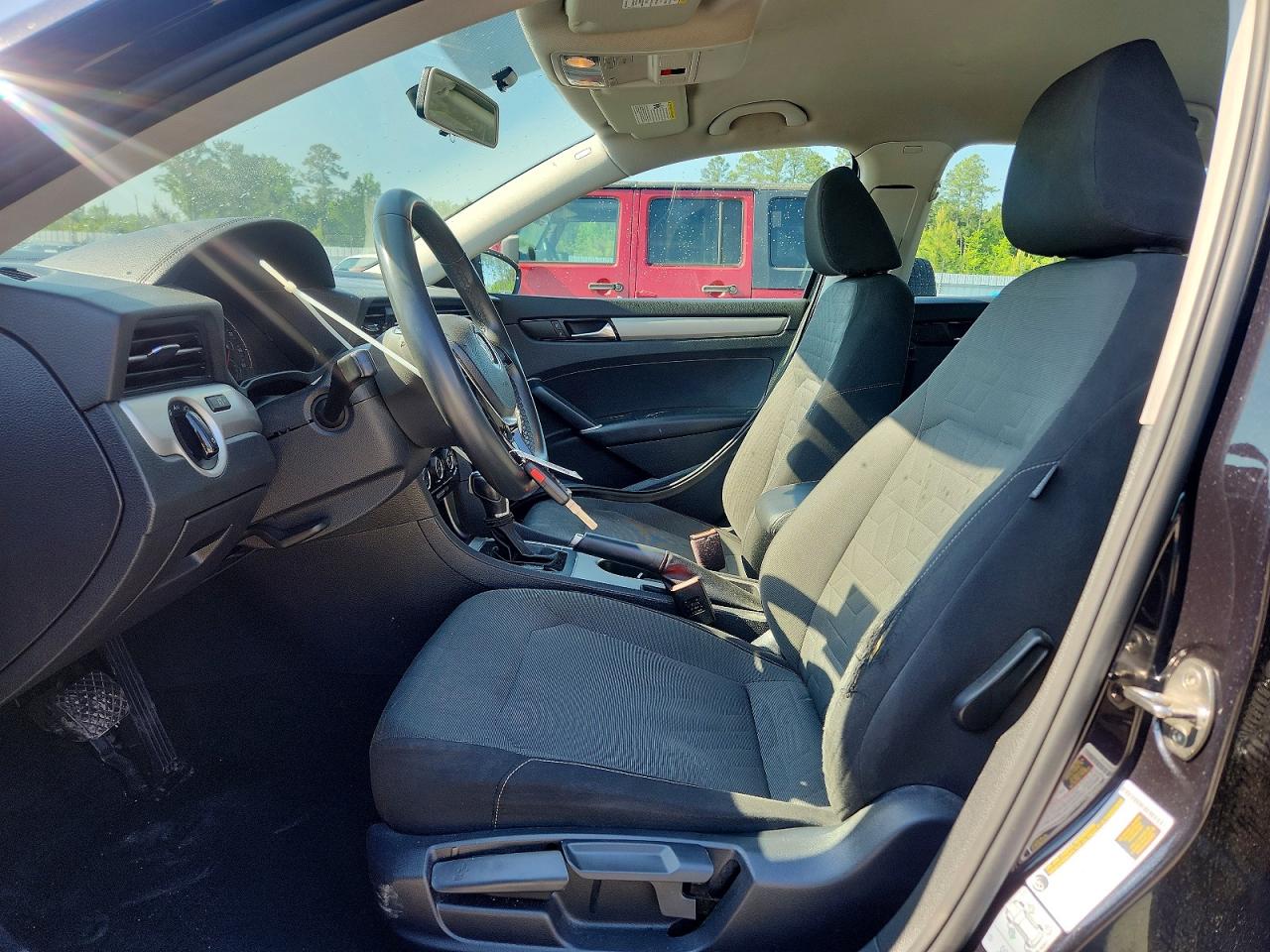 2021 VOLKSWAGEN PASSAT S photo 19