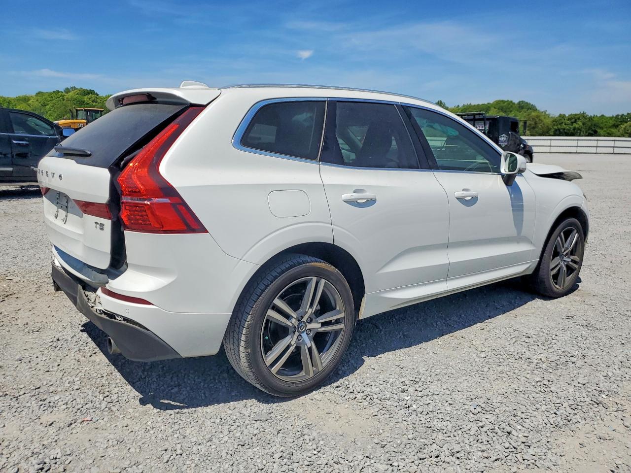 2021 VOLVO XC60 T5 MOMENTUM photo 5