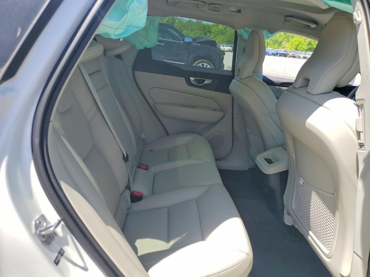 2021 VOLVO XC60 T5 MOMENTUM photo 21