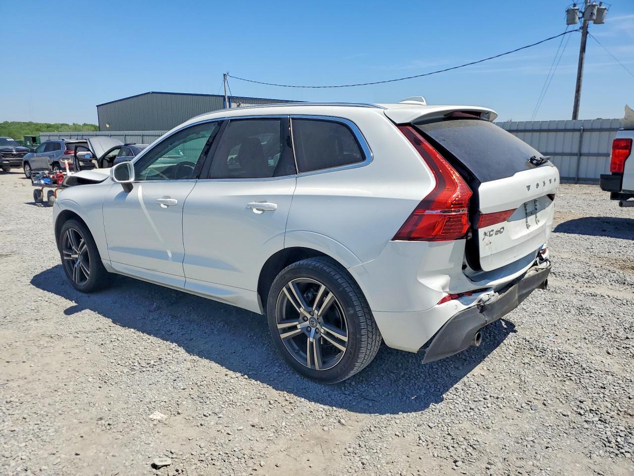 2021 VOLVO XC60 T5 MOMENTUM photo 3
