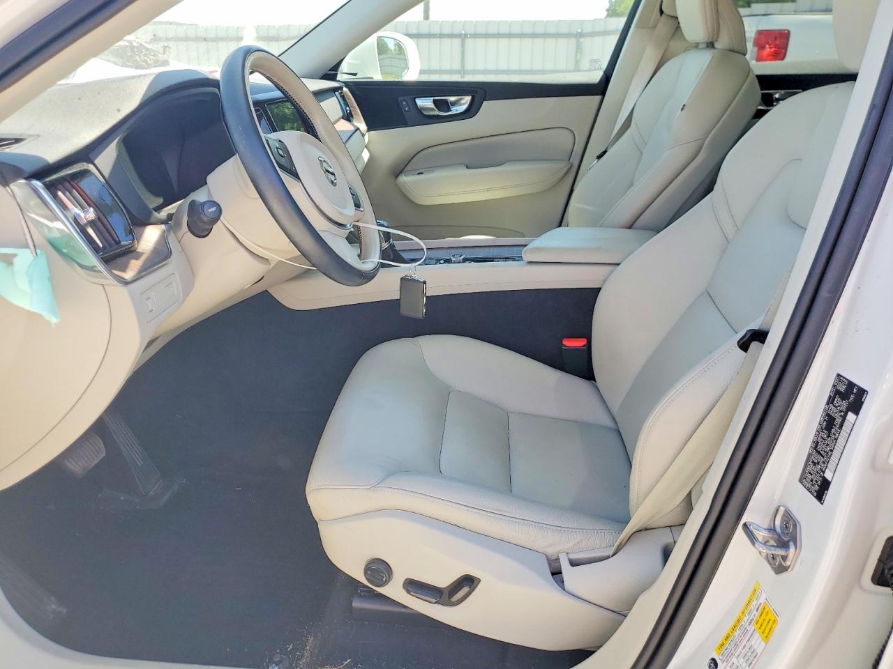 2021 VOLVO XC60 T5 MOMENTUM photo 13