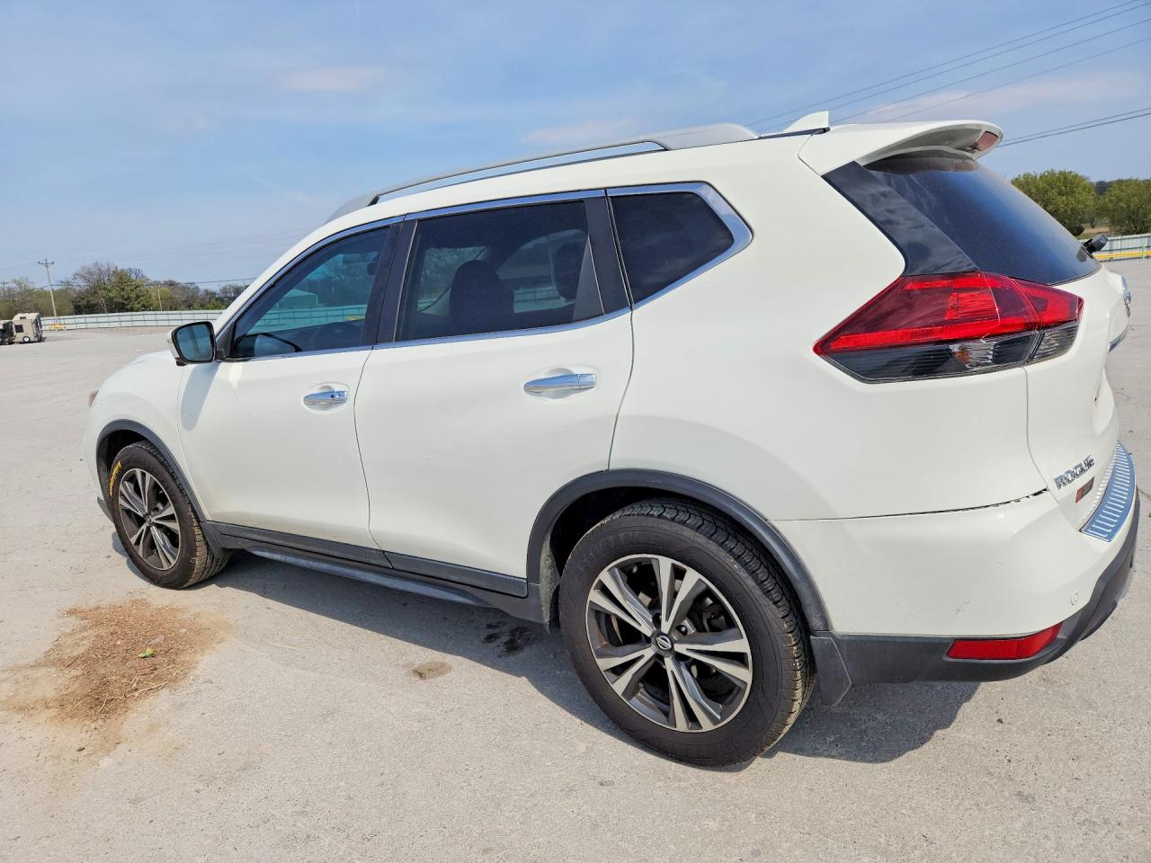 2019 NISSAN ROGUE SV photo 3