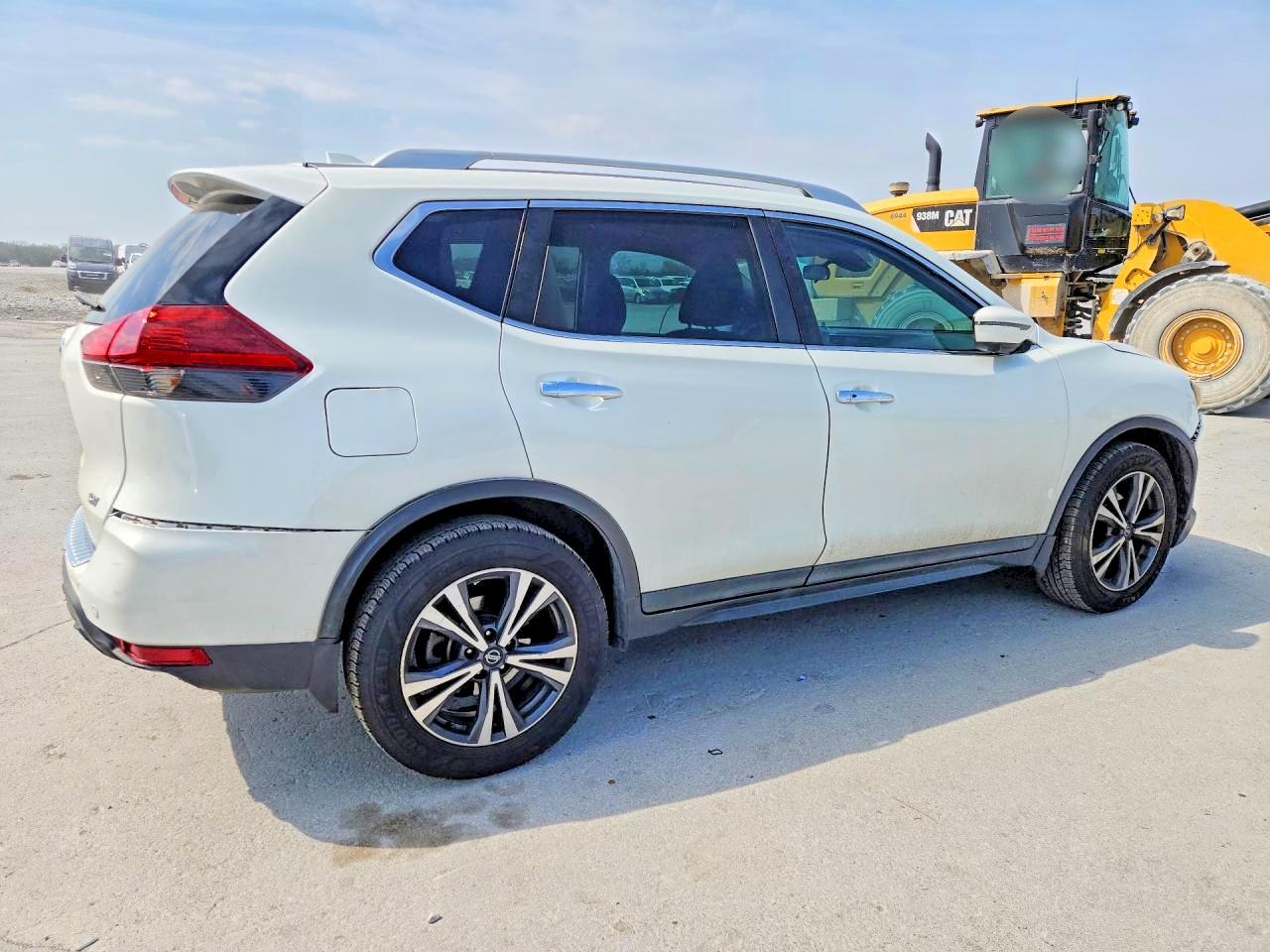 2019 NISSAN ROGUE SV photo 5