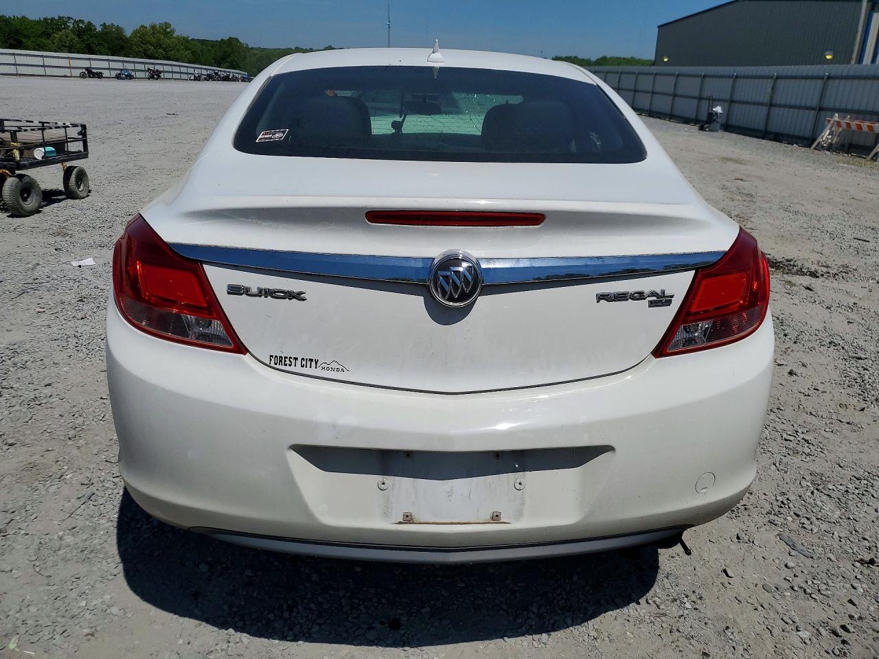 2011 BUICK REGAL photo 11