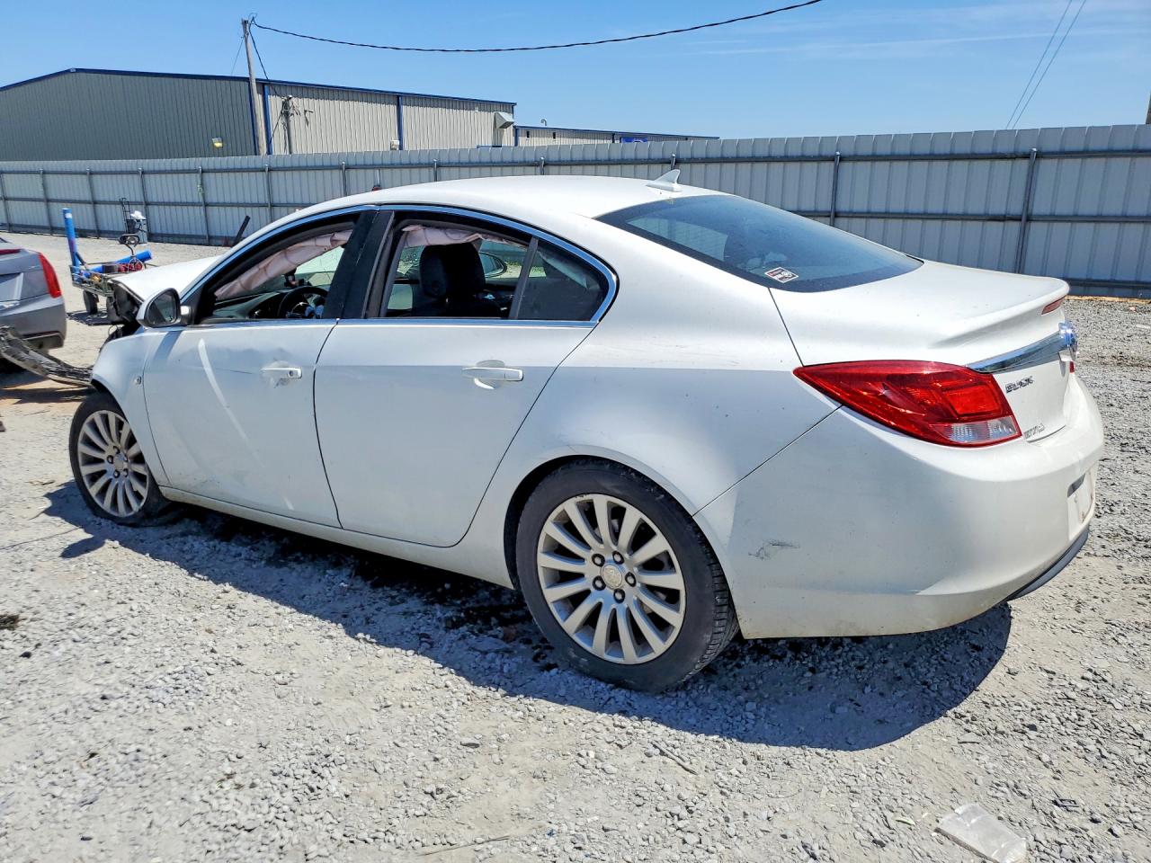 2011 BUICK REGAL photo 3