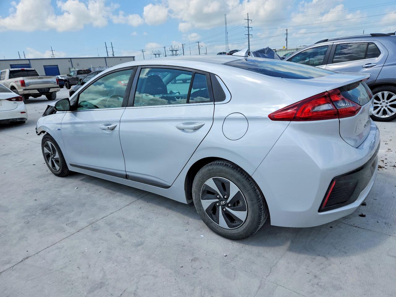 2018 HYUNDAI IONIQ SEL photo 2