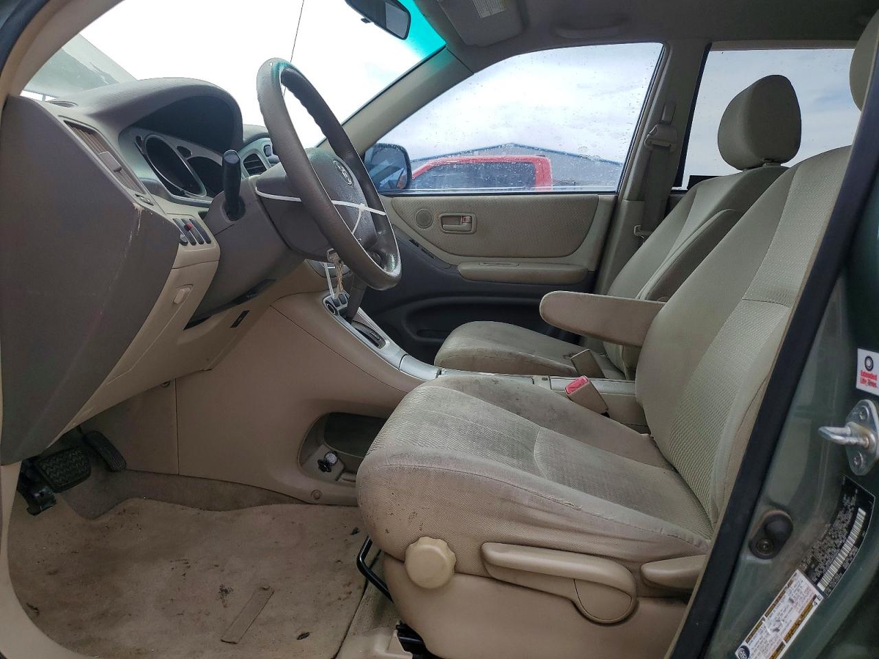 2004 TOYOTA HIGHLANDER BASE photo 13