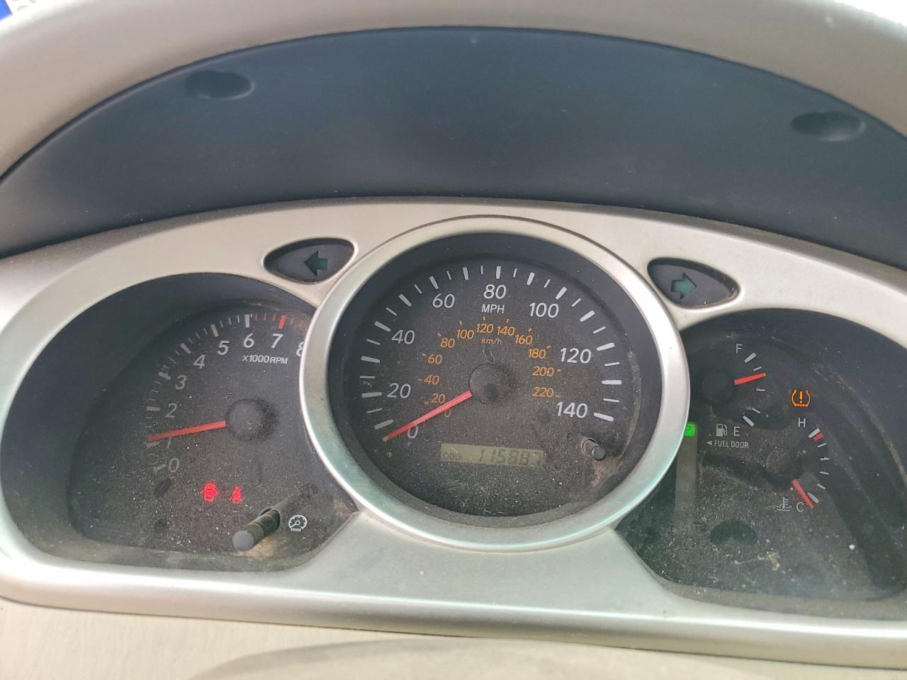 2004 TOYOTA HIGHLANDER BASE photo 17